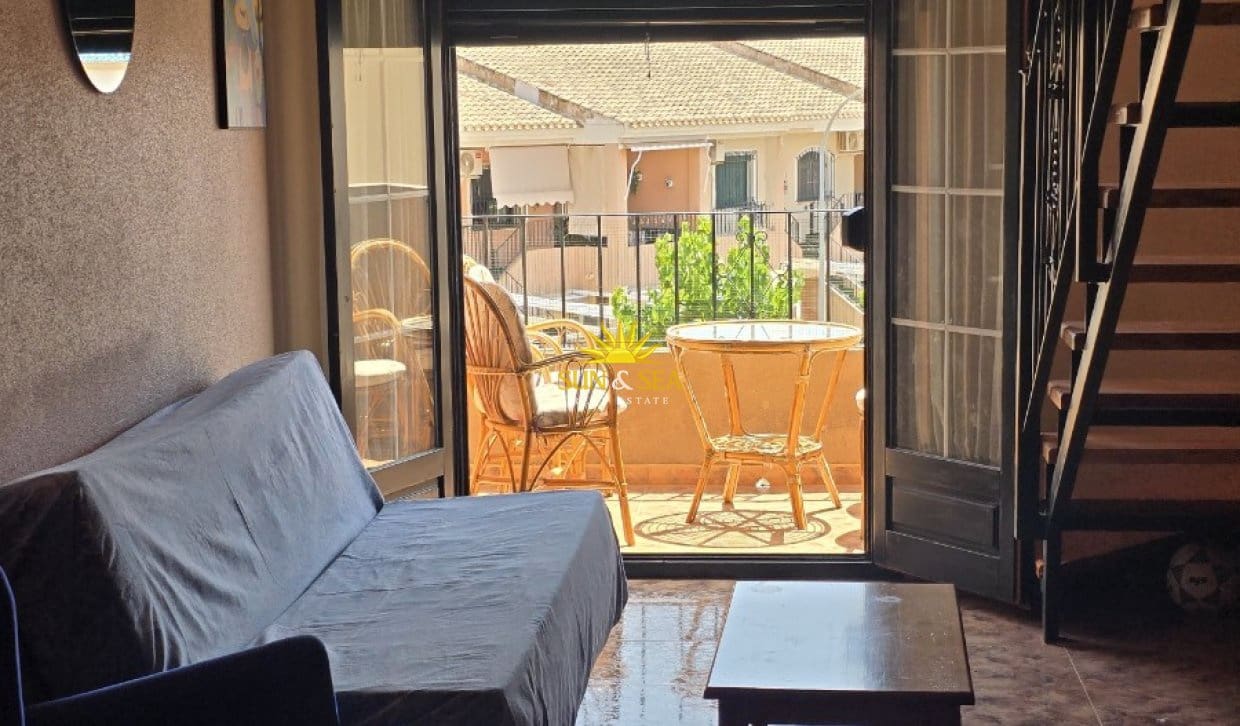 4 bedroom Apartment for rent in Los Alcazares with pool - € 900 (Ref: 9850379)