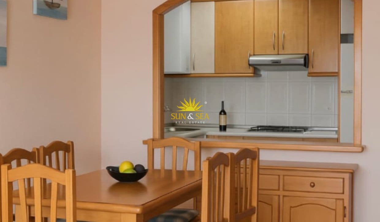 4 bedroom Apartment for rent in Los Alcazares with pool - € 900 (Ref: 9850379)