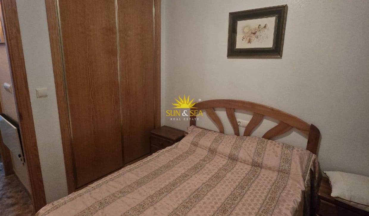 4 bedroom Apartment for rent in Los Alcazares with pool - € 900 (Ref: 9850379)