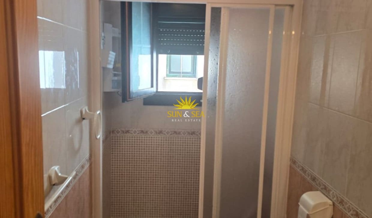 4 bedroom Apartment for rent in Los Alcazares with pool - € 900 (Ref: 9850379)