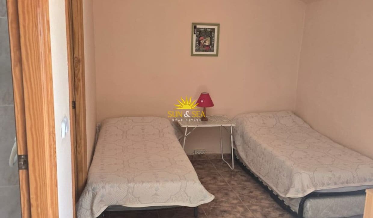 4 bedroom Apartment for rent in Los Alcazares with pool - € 900 (Ref: 9850379)
