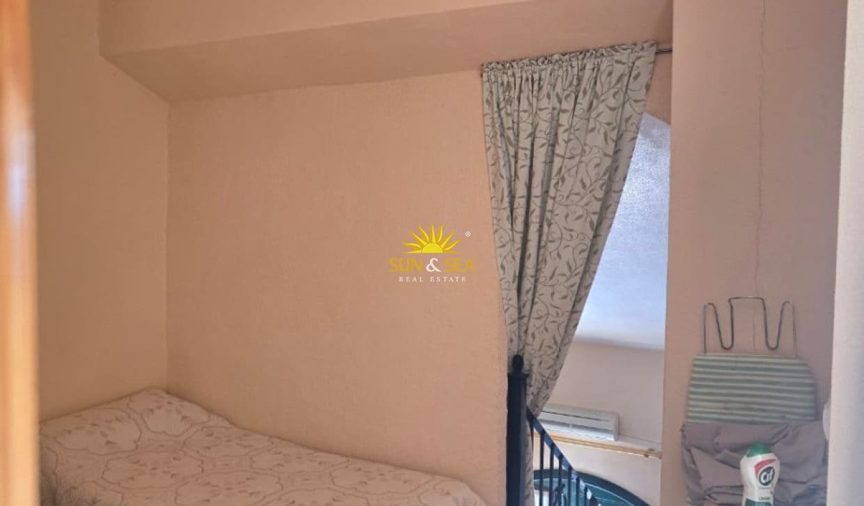4 bedroom Apartment for rent in Los Alcazares with pool - € 900 (Ref: 9850379)