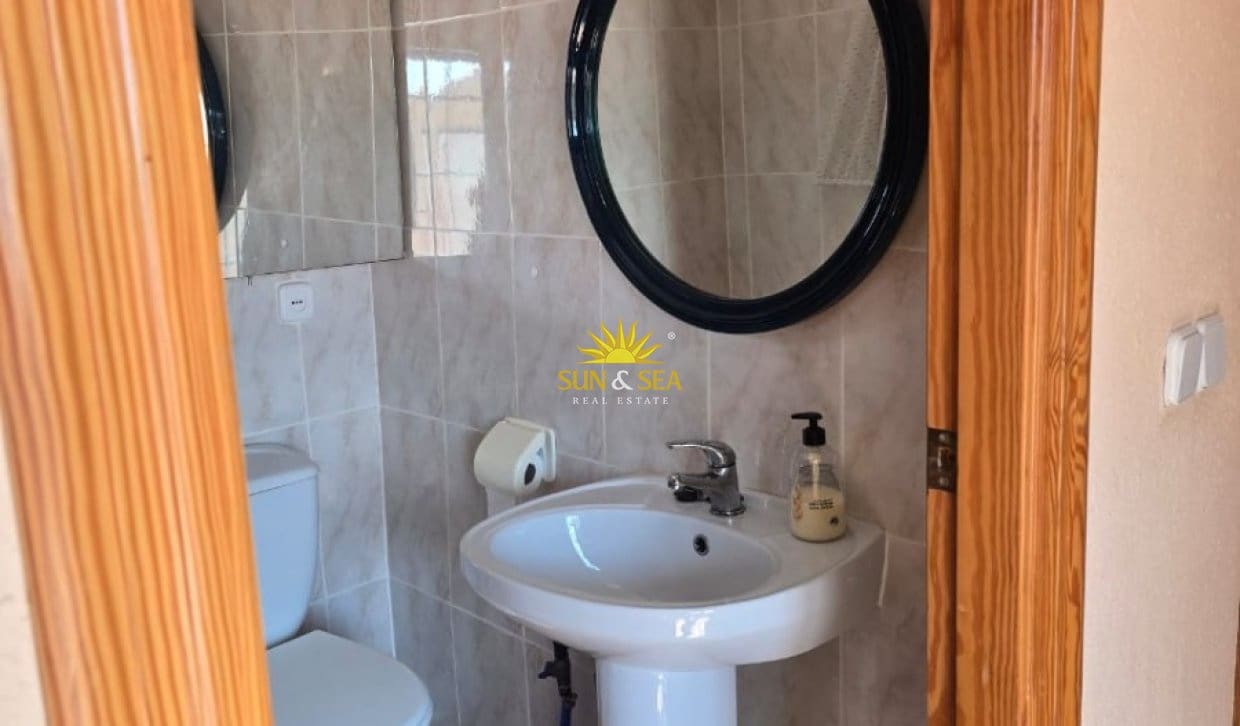 4 bedroom Apartment for rent in Los Alcazares with pool - € 900 (Ref: 9850379)