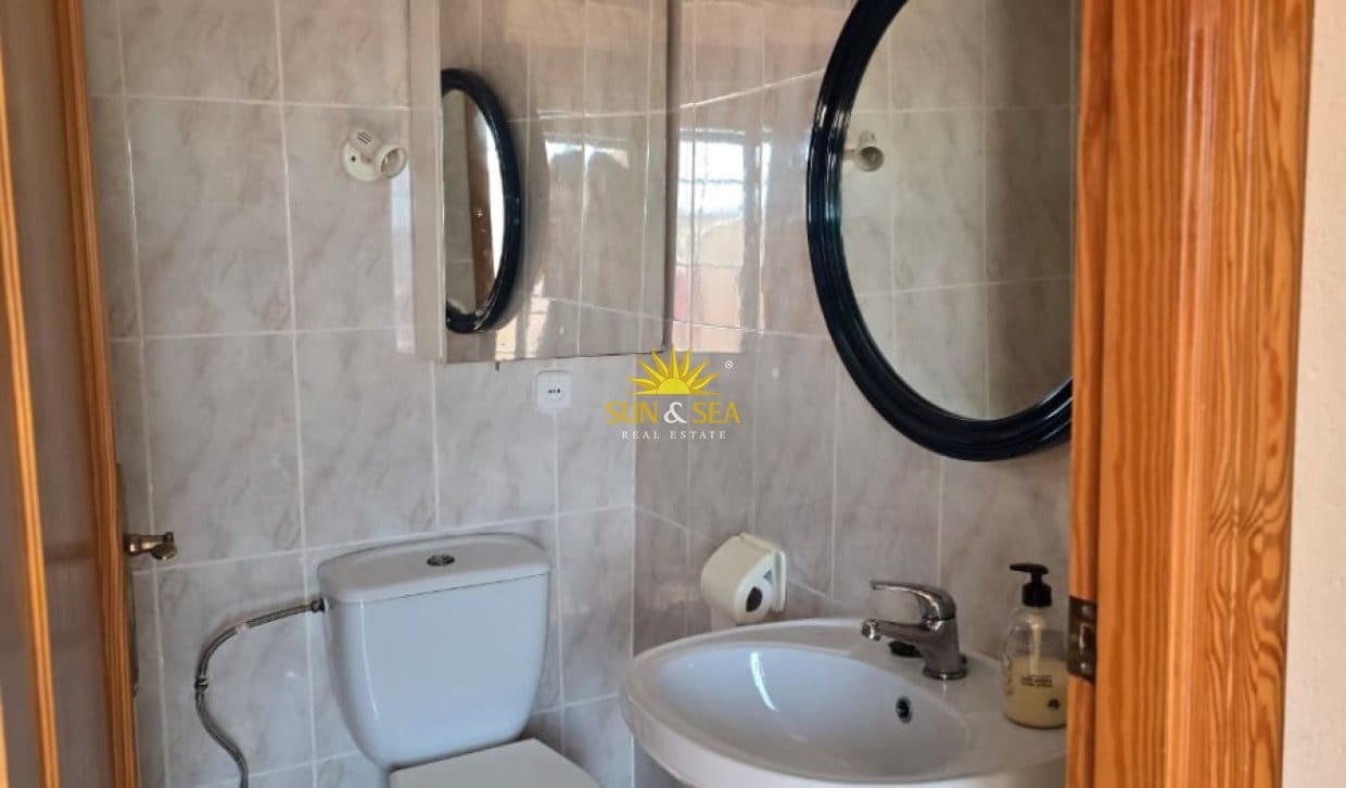 4 bedroom Apartment for rent in Los Alcazares with pool - € 900 (Ref: 9850379)