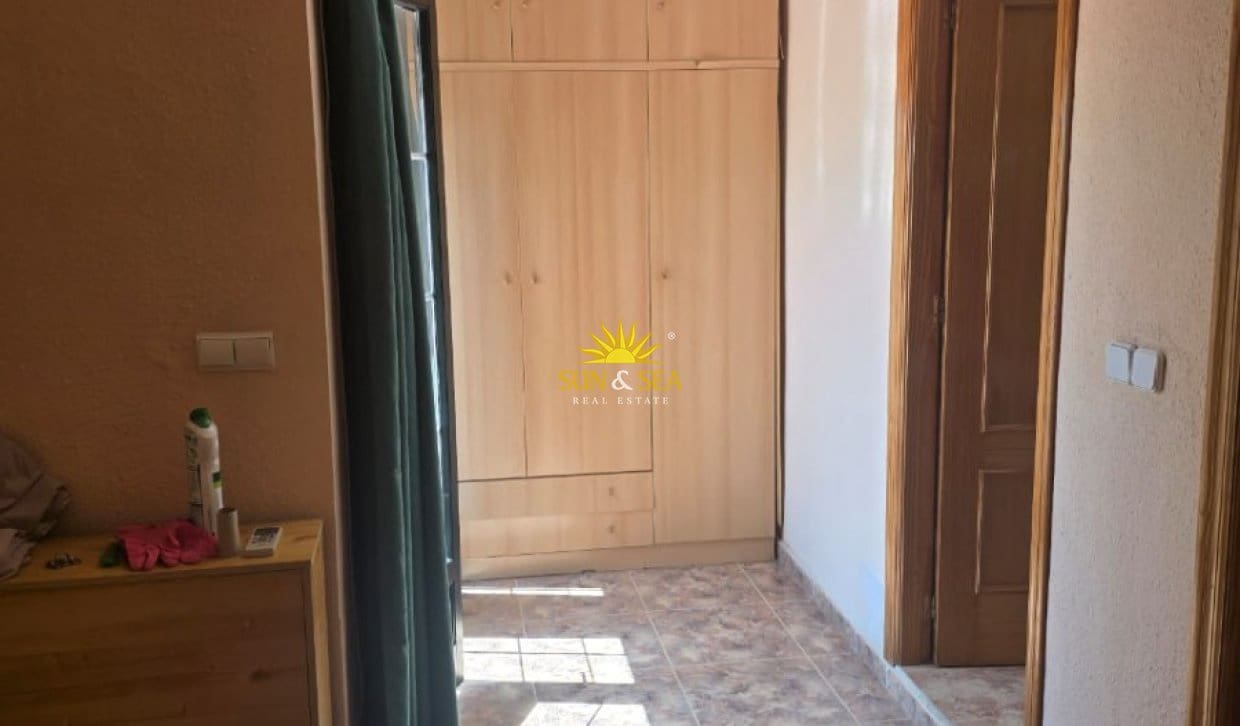 4 bedroom Apartment for rent in Los Alcazares with pool - € 900 (Ref: 9850379)