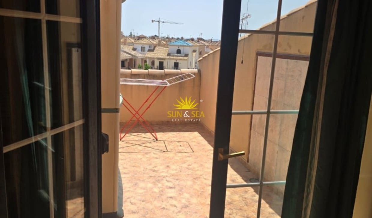 4 bedroom Apartment for rent in Los Alcazares with pool - € 900 (Ref: 9850379)