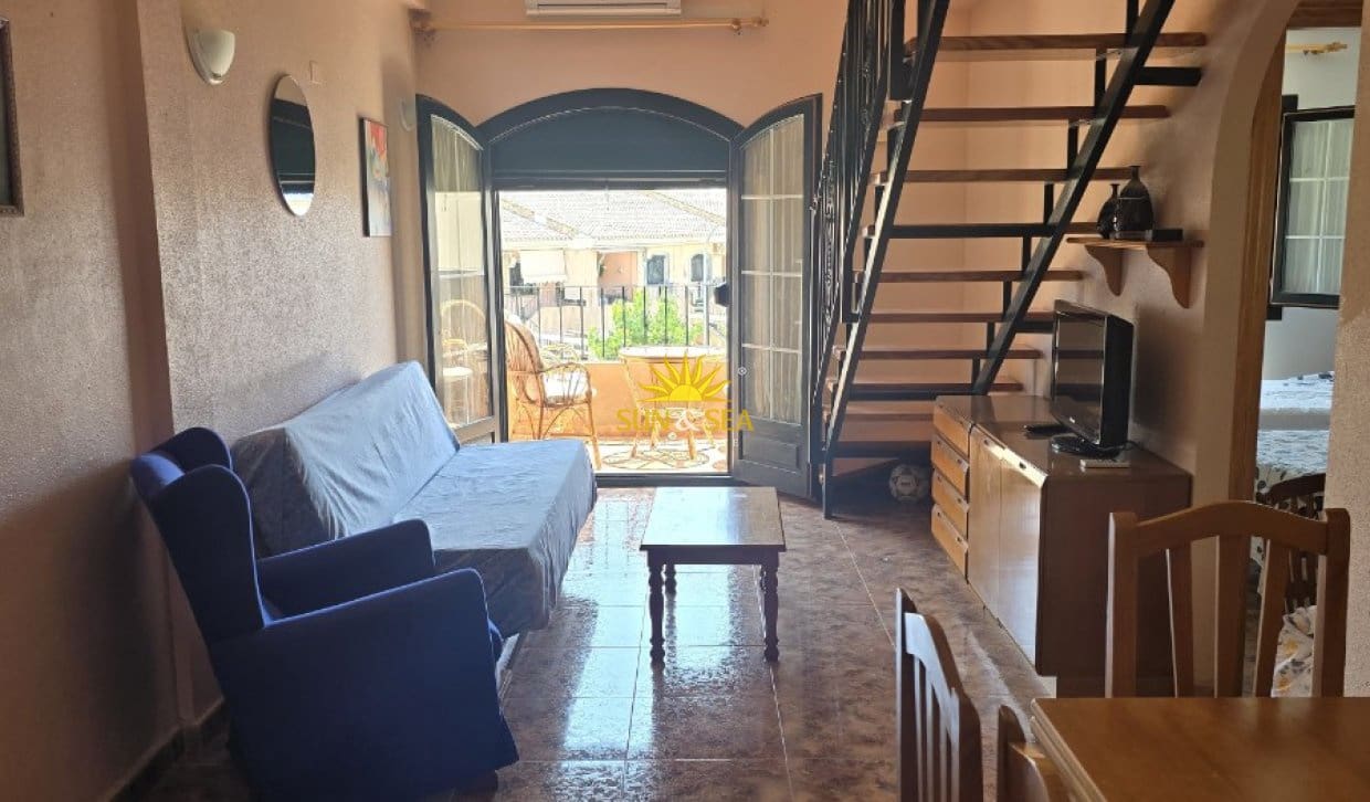 4 bedroom Apartment for rent in Los Alcazares with pool - € 900 (Ref: 9850379)