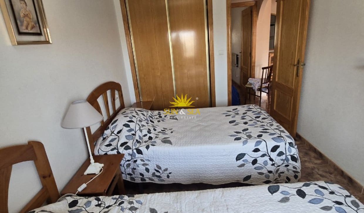 4 bedroom Apartment for rent in Los Alcazares with pool - € 900 (Ref: 9850379)