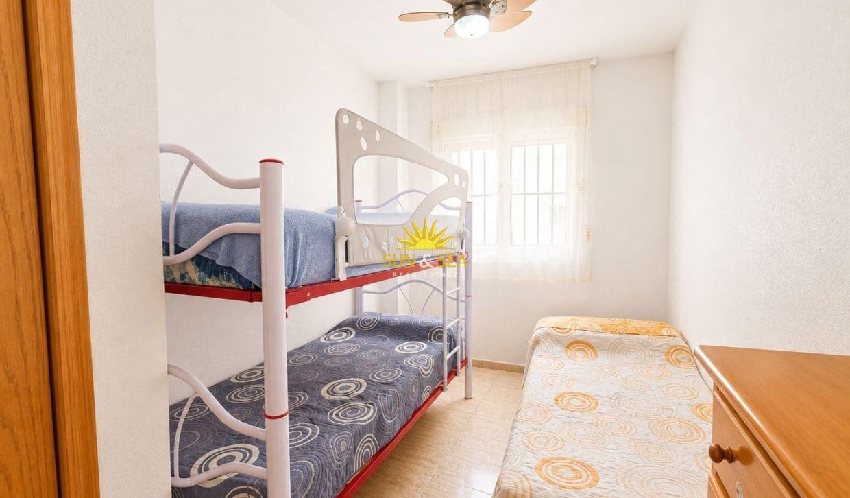 2 sovrum Lägenhet till salu i Guardamar del Segura - 136 000 € (Ref: 9850516)