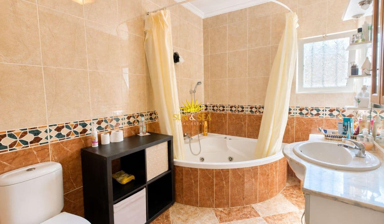 3 slaapkamer Huis te koop in Torrevieja met zwembad garage - € 259.000 (Ref: 9850517)
