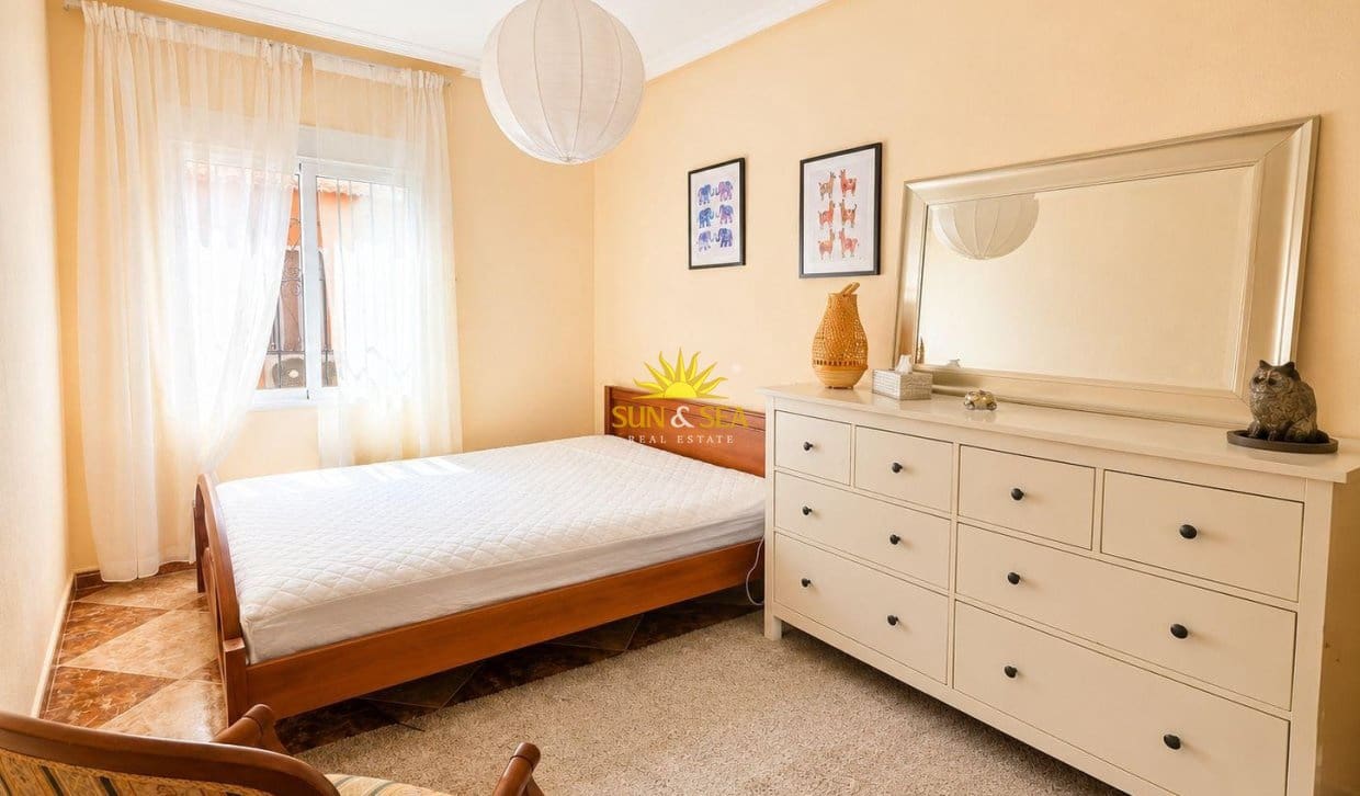 3 slaapkamer Huis te koop in Torrevieja met zwembad garage - € 259.000 (Ref: 9850517)