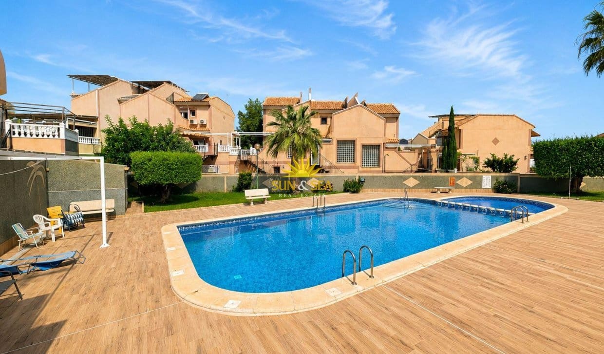 3 slaapkamer Huis te koop in Torrevieja met zwembad garage - € 259.000 (Ref: 9850517)