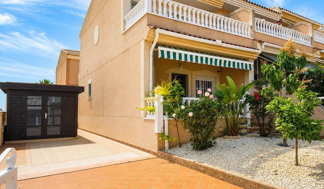 3 slaapkamer Huis te koop in Torrevieja met zwembad garage - € 259.000 (Ref: 9850517)