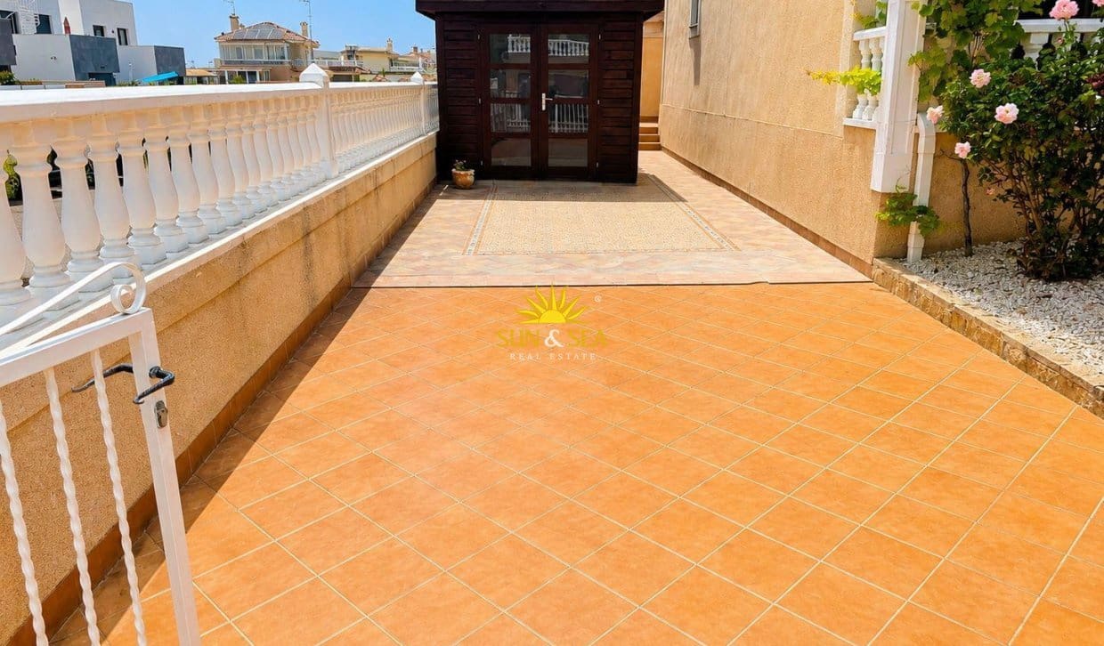 3 slaapkamer Huis te koop in Torrevieja met zwembad garage - € 259.000 (Ref: 9850517)