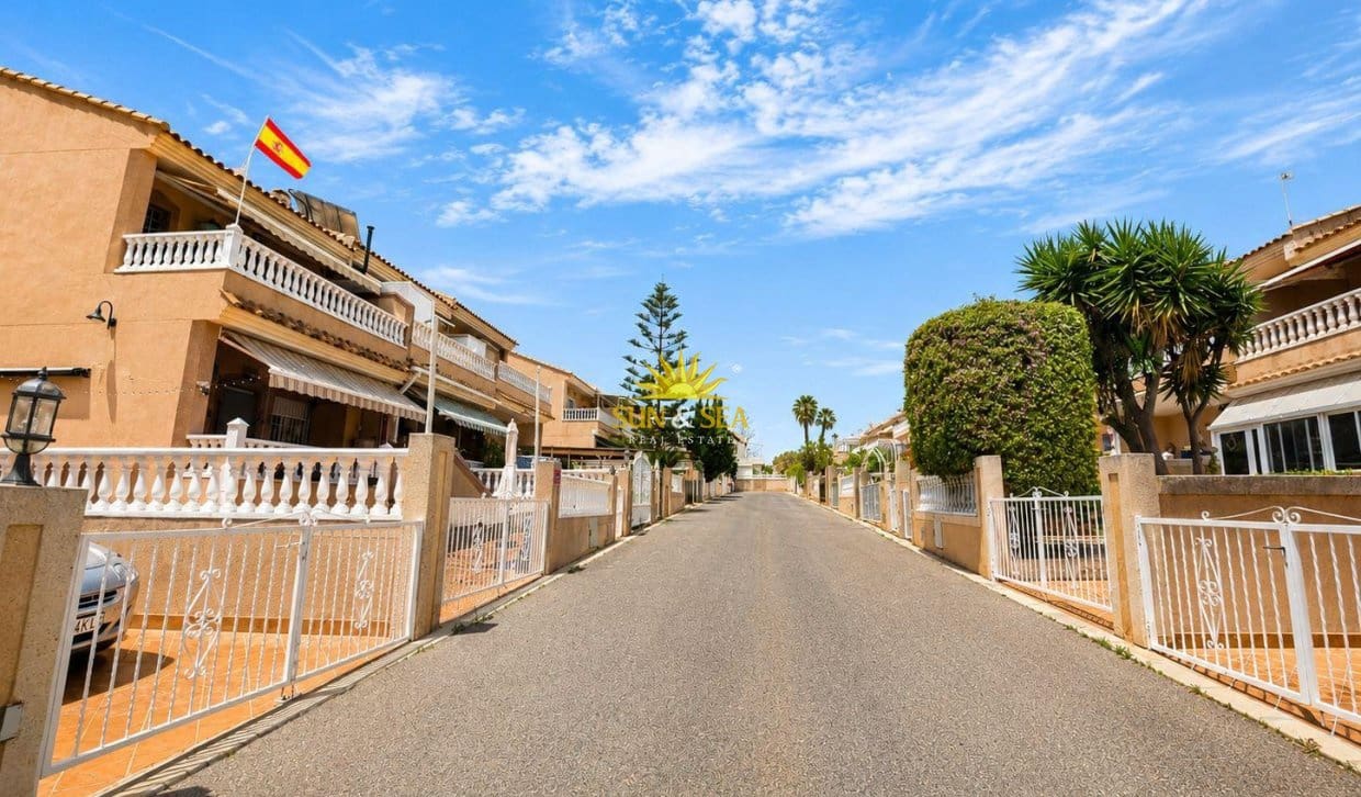 3 slaapkamer Huis te koop in Torrevieja met zwembad garage - € 259.000 (Ref: 9850517)