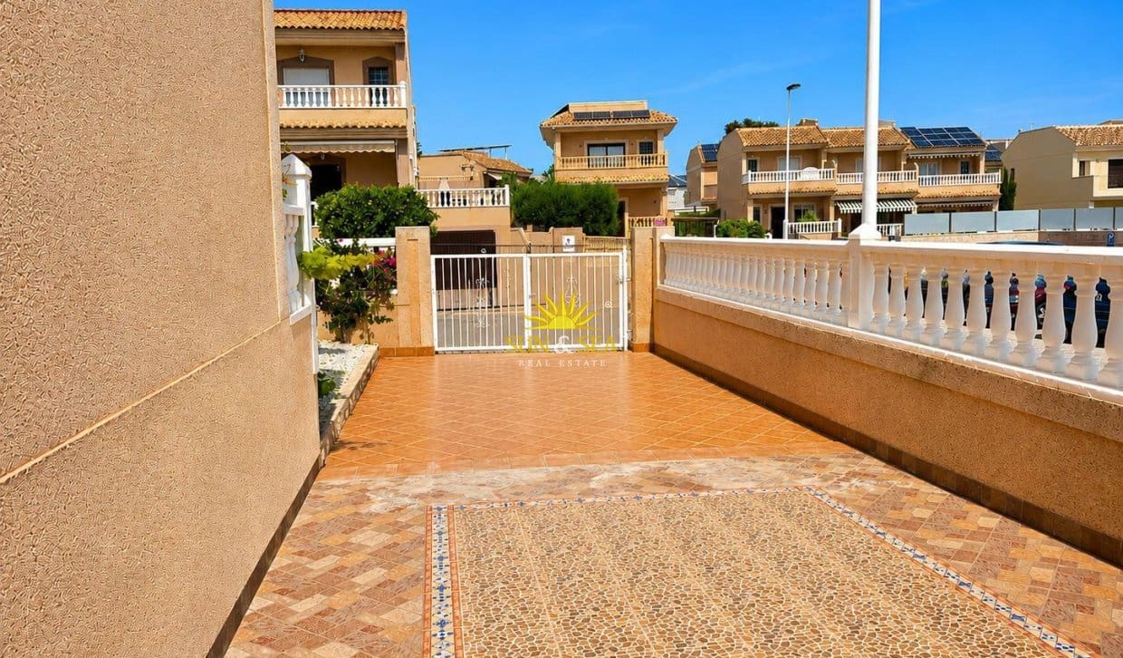 3 slaapkamer Huis te koop in Torrevieja met zwembad garage - € 259.000 (Ref: 9850517)