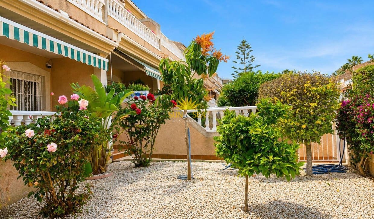 3 slaapkamer Huis te koop in Torrevieja met zwembad garage - € 259.000 (Ref: 9850517)