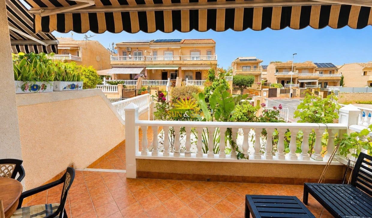 3 slaapkamer Huis te koop in Torrevieja met zwembad garage - € 259.000 (Ref: 9850517)