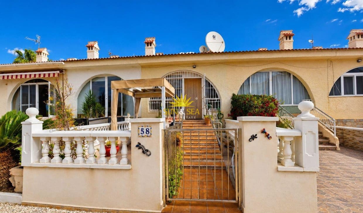 Casa de 1 habitación en Ciudad Quesada en venta con piscina - 89.900 € (Ref: 9850518)