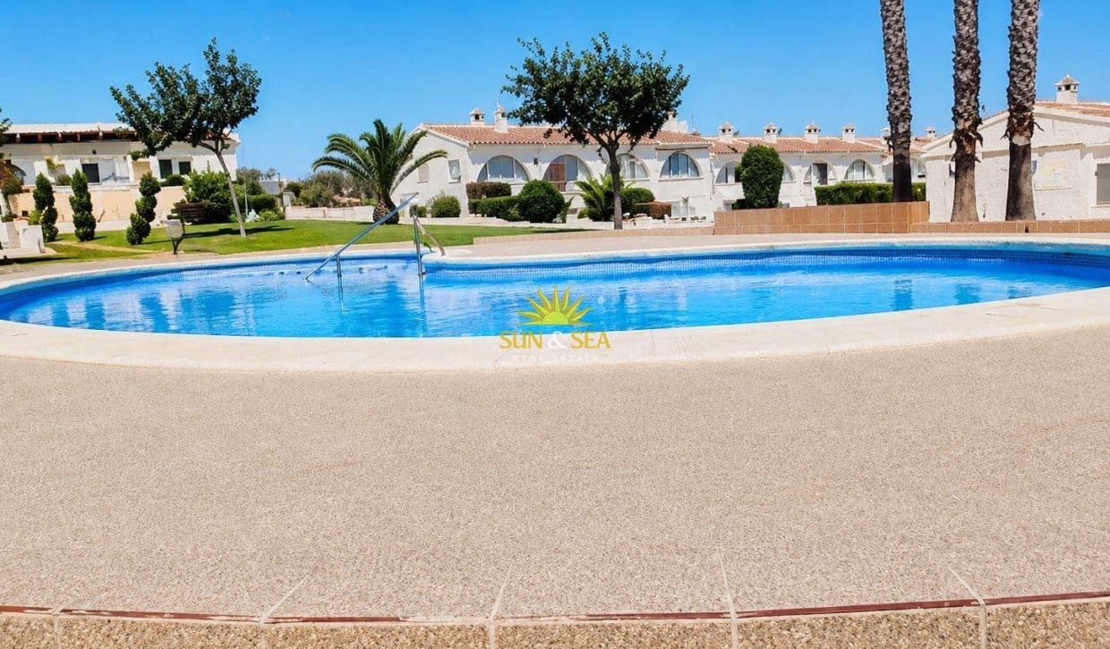 Casa de 1 habitación en Ciudad Quesada en venta con piscina - 89.900 € (Ref: 9850518)