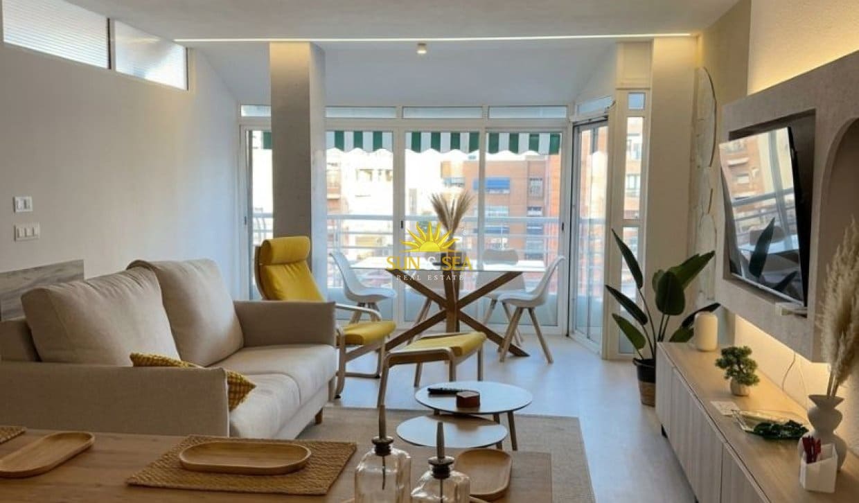 2 quarto Apartamento para arrendamento para férias em Torrevieja - 1 350 € (Ref: 9852126)
