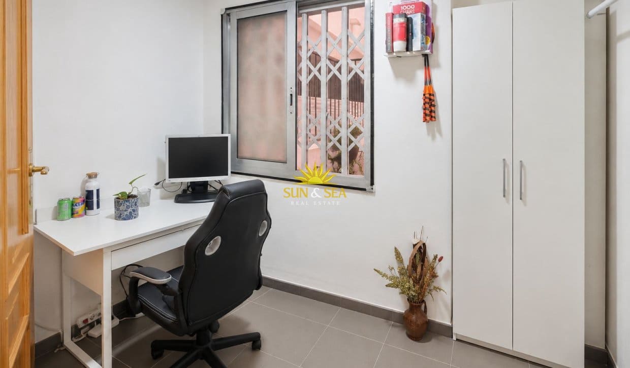 3 bedroom Apartment for rent in Torrevieja with pool garage - € 800 (Ref: 9852127)