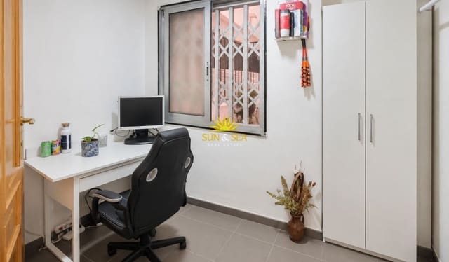 3 makuuhuone Huoneisto vuokrattavana paikassa Playa de los Locos, Torrevieja mukana uima-altaan 
autotalli - 800 € (Ref: 9852127)