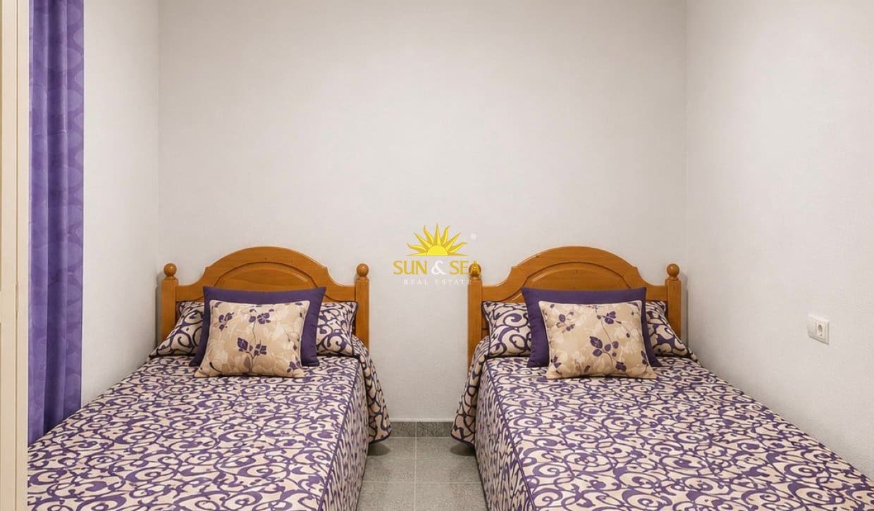 3 bedroom Apartment for rent in Torrevieja with pool garage - € 800 (Ref: 9852127)