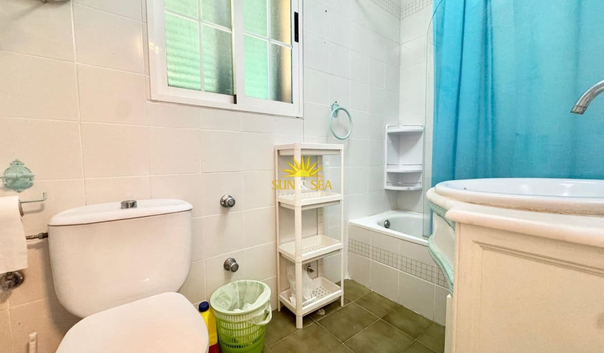3 bedroom Villa for rent in Guardamar del Segura with garage - € 1,000 (Ref: 9854423)