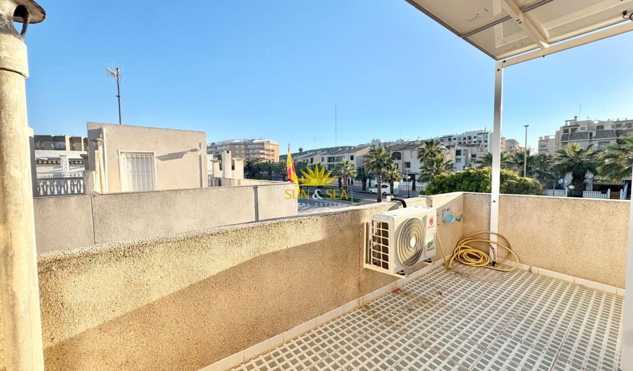 3 bedroom Villa for rent in Guardamar del Segura with garage - € 1,000 (Ref: 9854423)