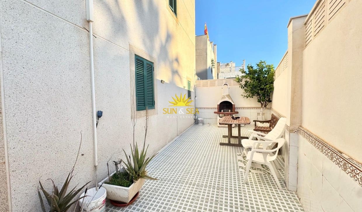 3 bedroom Villa for rent in Guardamar del Segura with garage - € 1,000 (Ref: 9854423)