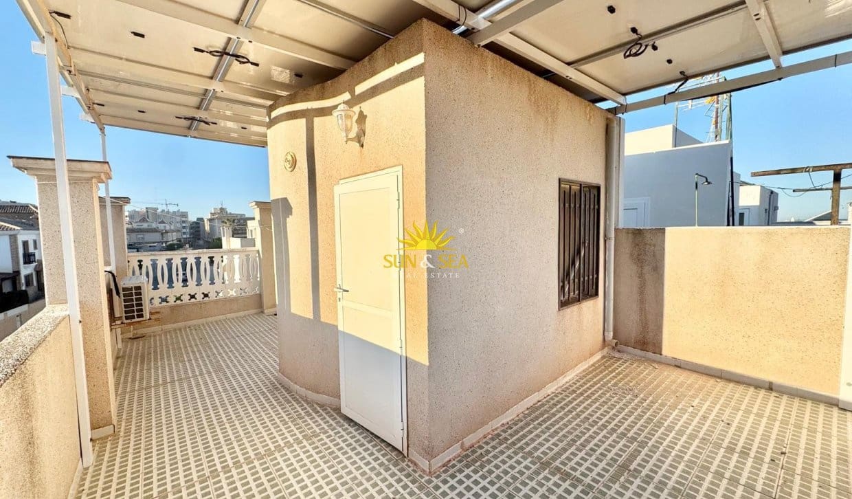 3 bedroom Villa for rent in Guardamar del Segura with garage - € 1,000 (Ref: 9854423)