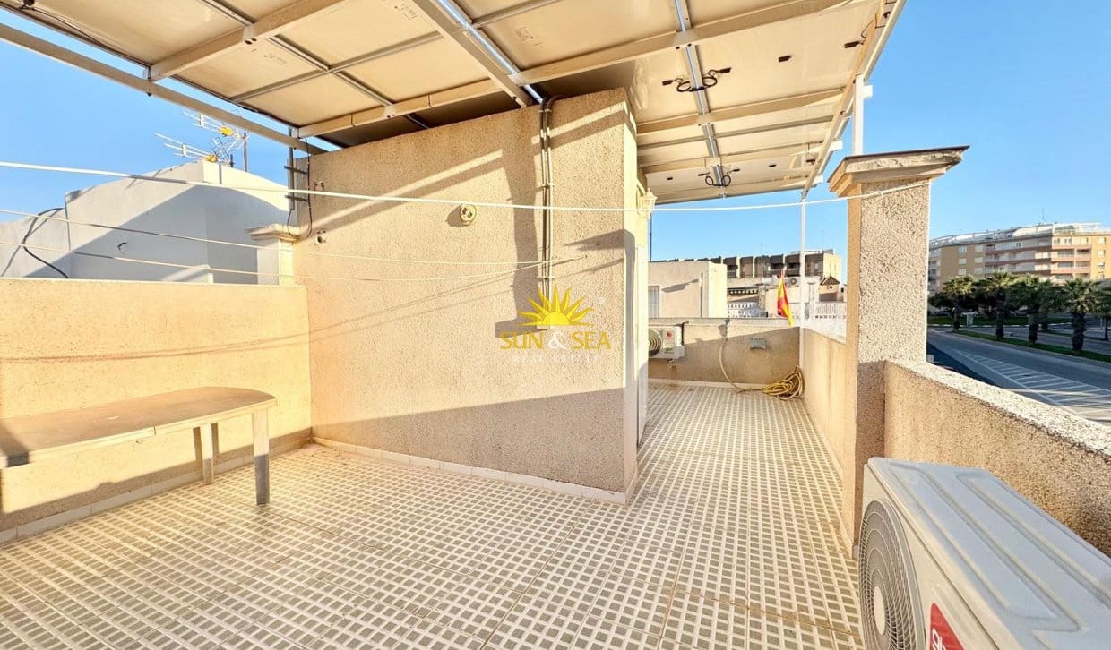3 bedroom Villa for rent in Guardamar del Segura with garage - € 1,000 (Ref: 9854423)