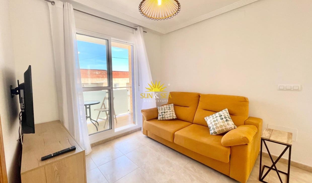 2 soverom Leilighet til leie i Los Alcazares med garasje - € 800 (Ref: 9854425)