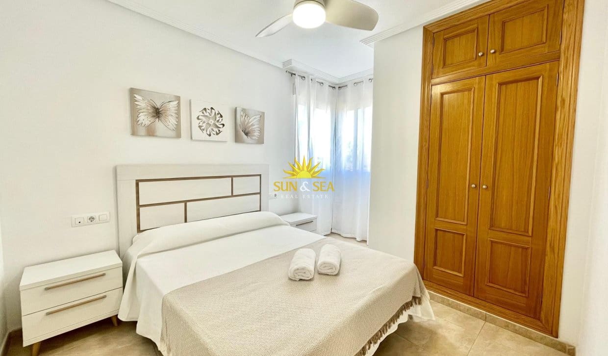 2 soverom Leilighet til leie i Los Alcazares med garasje - € 800 (Ref: 9854425)