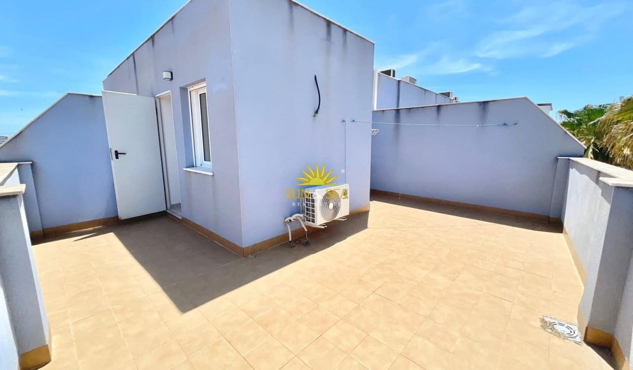 2 soverom Leilighet til leie i Los Alcazares med garasje - € 800 (Ref: 9854425)