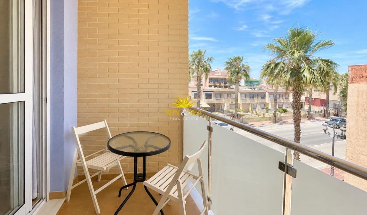 2 soverom Leilighet til leie i Los Alcazares med garasje - € 800 (Ref: 9854425)