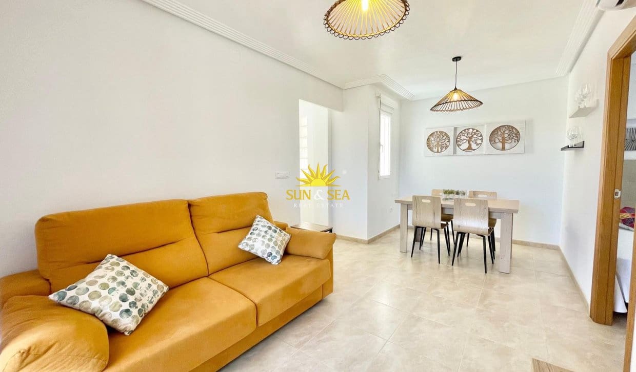 2 soverom Leilighet til leie i Los Alcazares med garasje - € 800 (Ref: 9854425)