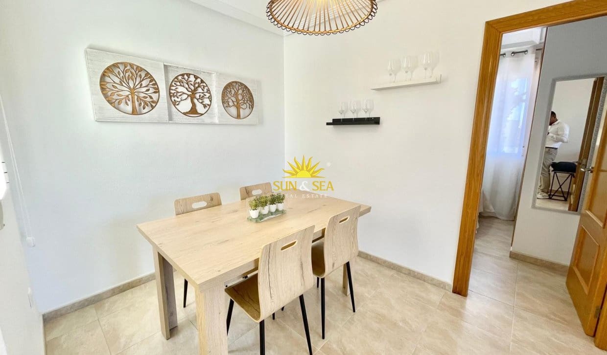 2 soverom Leilighet til leie i Los Alcazares med garasje - € 800 (Ref: 9854425)