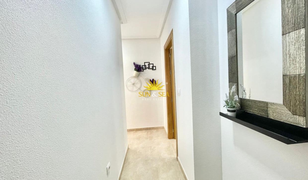 2 soverom Leilighet til leie i Los Alcazares med garasje - € 800 (Ref: 9854425)