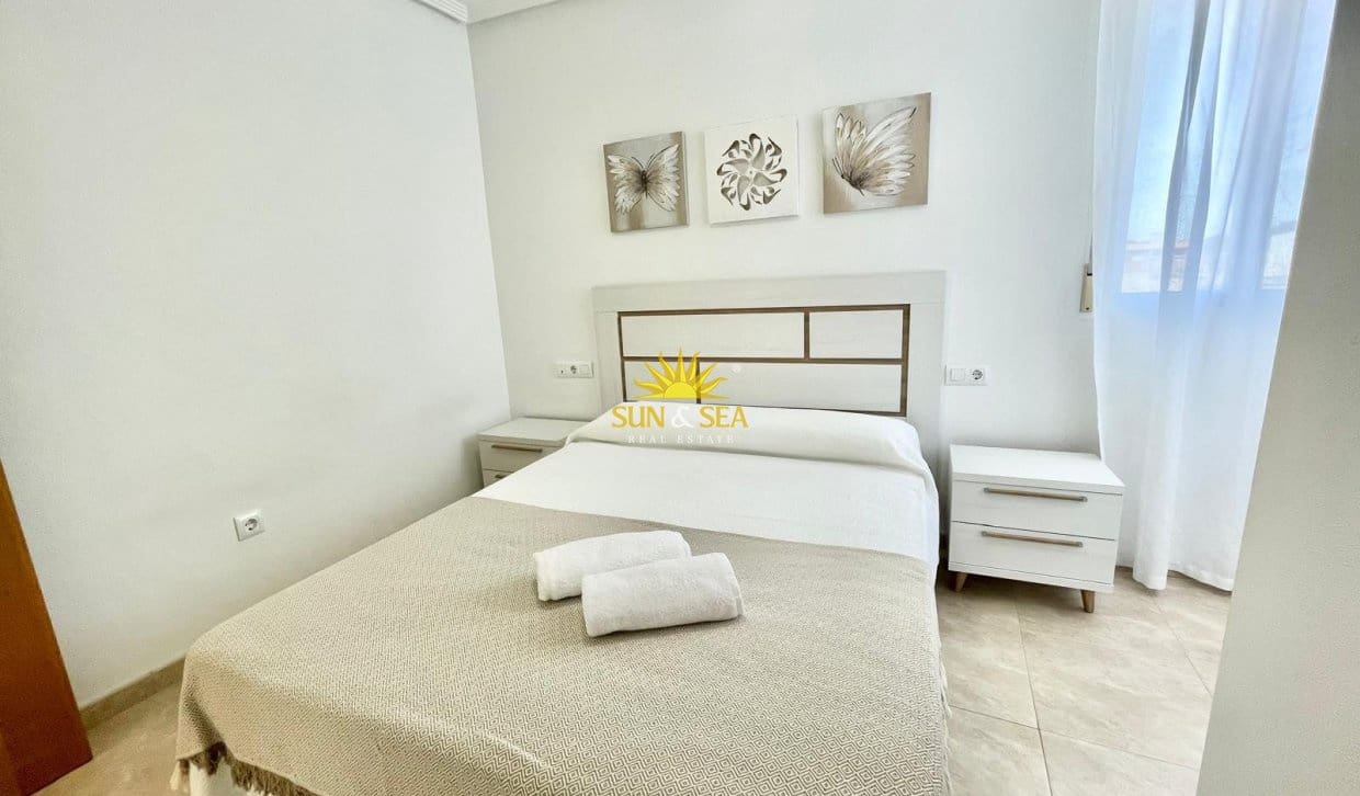 2 soverom Leilighet til leie i Los Alcazares med garasje - € 800 (Ref: 9854425)