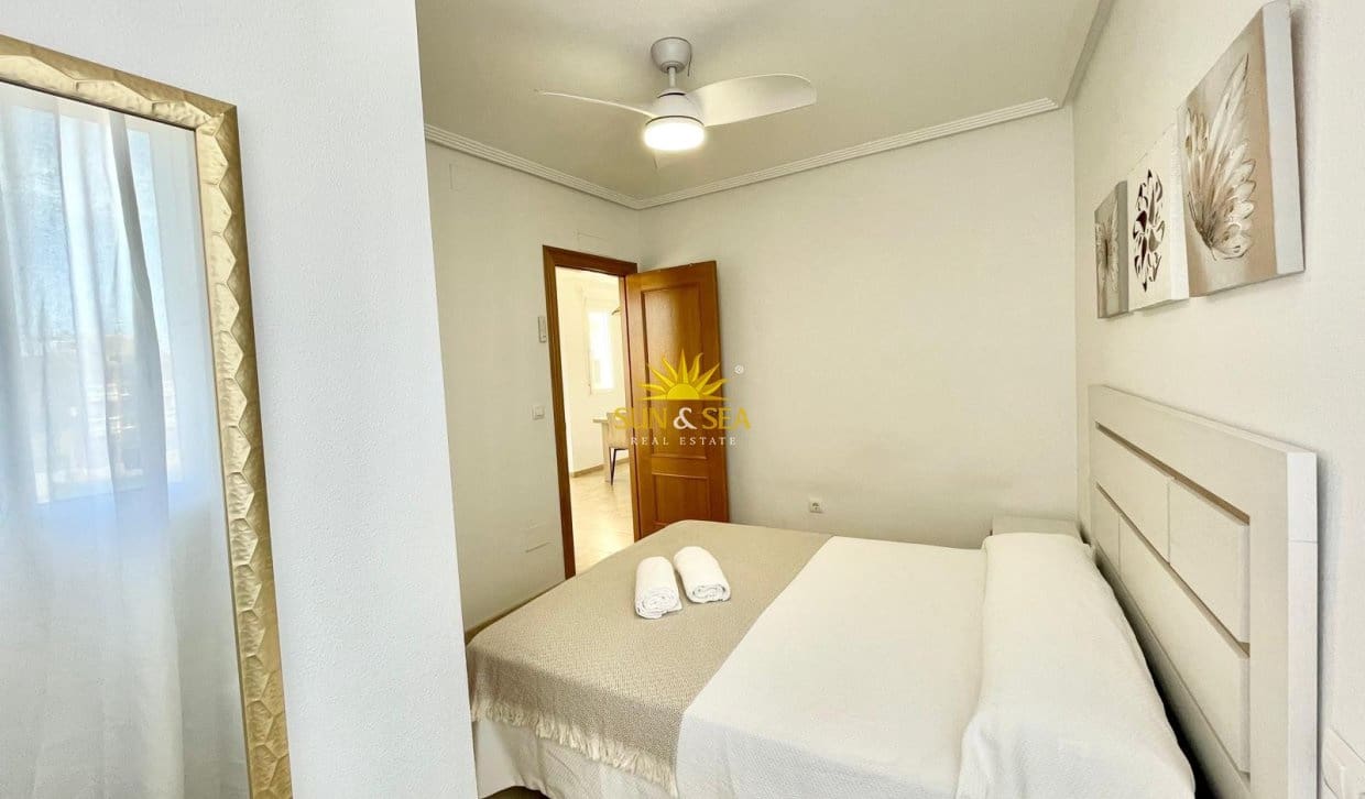 2 soverom Leilighet til leie i Los Alcazares med garasje - € 800 (Ref: 9854425)
