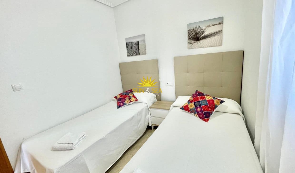 2 soverom Leilighet til leie i Los Alcazares med garasje - € 800 (Ref: 9854425)