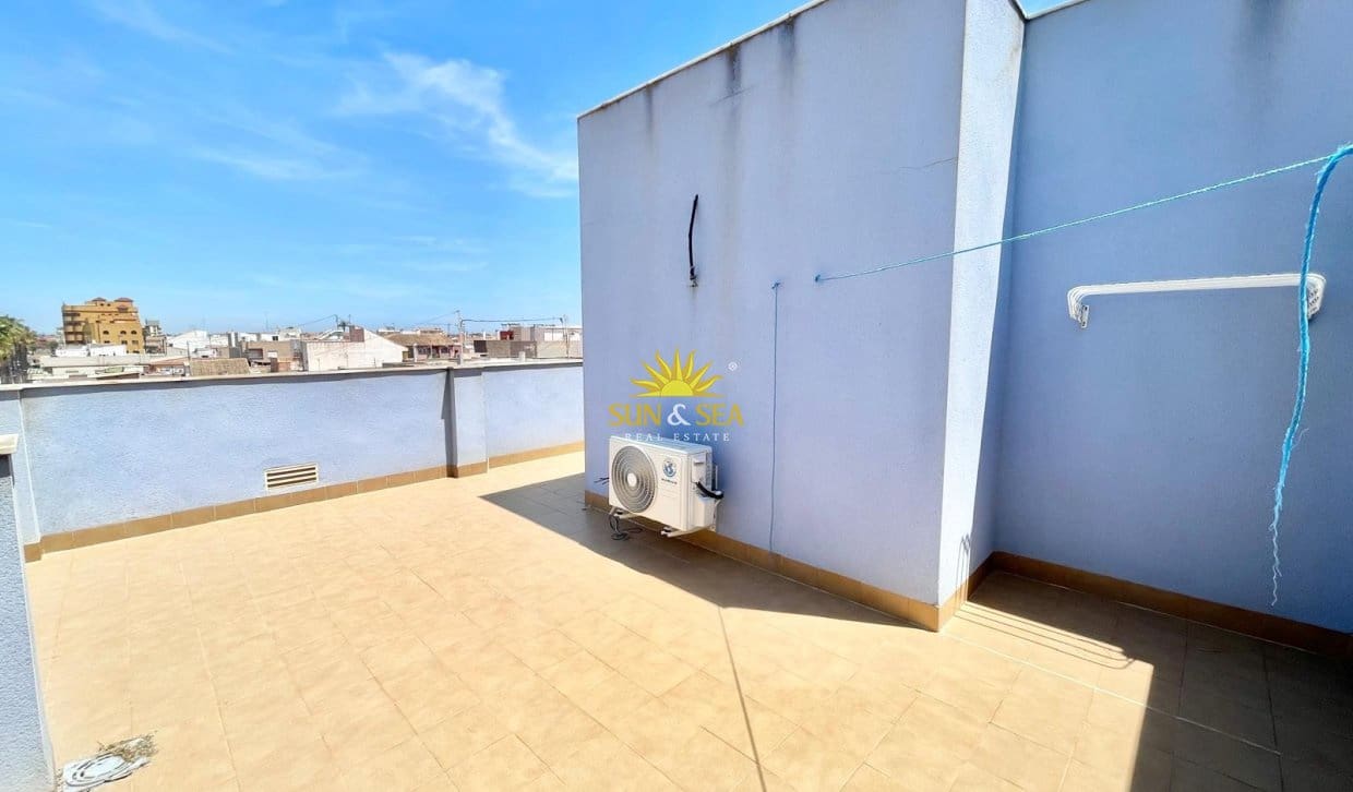 2 soverom Leilighet til leie i Los Alcazares med garasje - € 800 (Ref: 9854425)