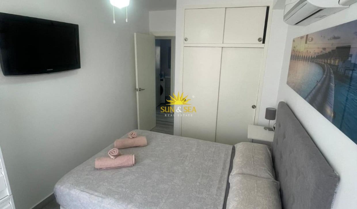 2 quarto Apartamento para arrendar em Punta Prima com piscina garagem - 900 € (Ref: 9854518)
