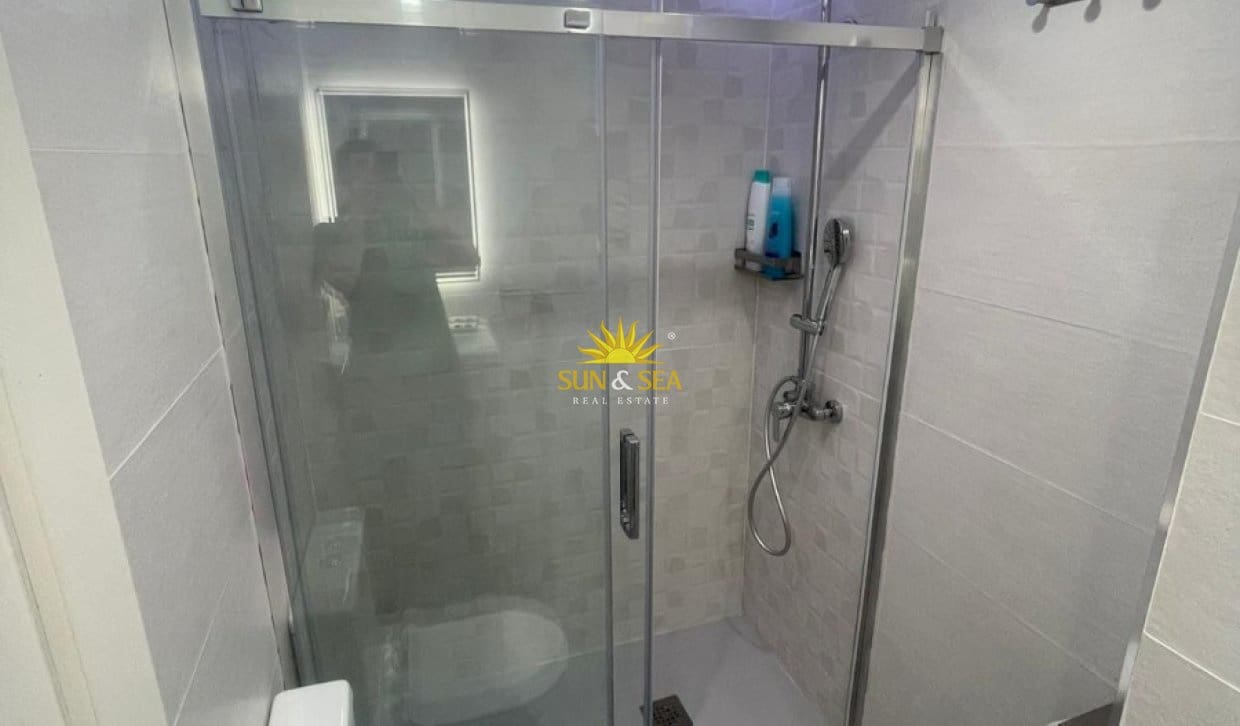 2 quarto Apartamento para arrendar em Punta Prima com piscina garagem - 900 € (Ref: 9854518)