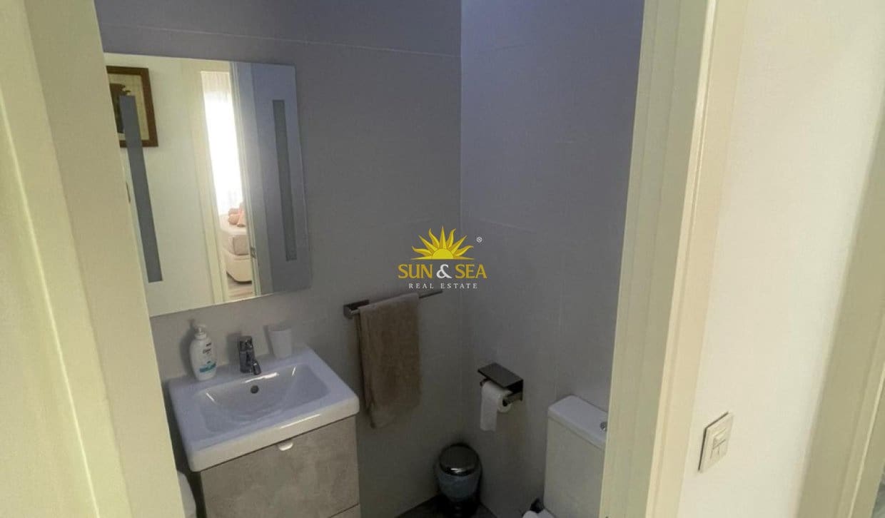 2 quarto Apartamento para arrendar em Punta Prima com piscina garagem - 900 € (Ref: 9854518)