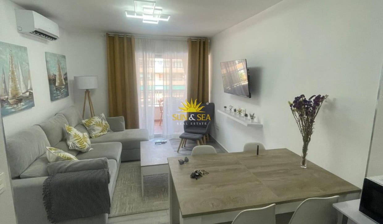 2 quarto Apartamento para arrendar em Punta Prima com piscina garagem - 900 € (Ref: 9854518)