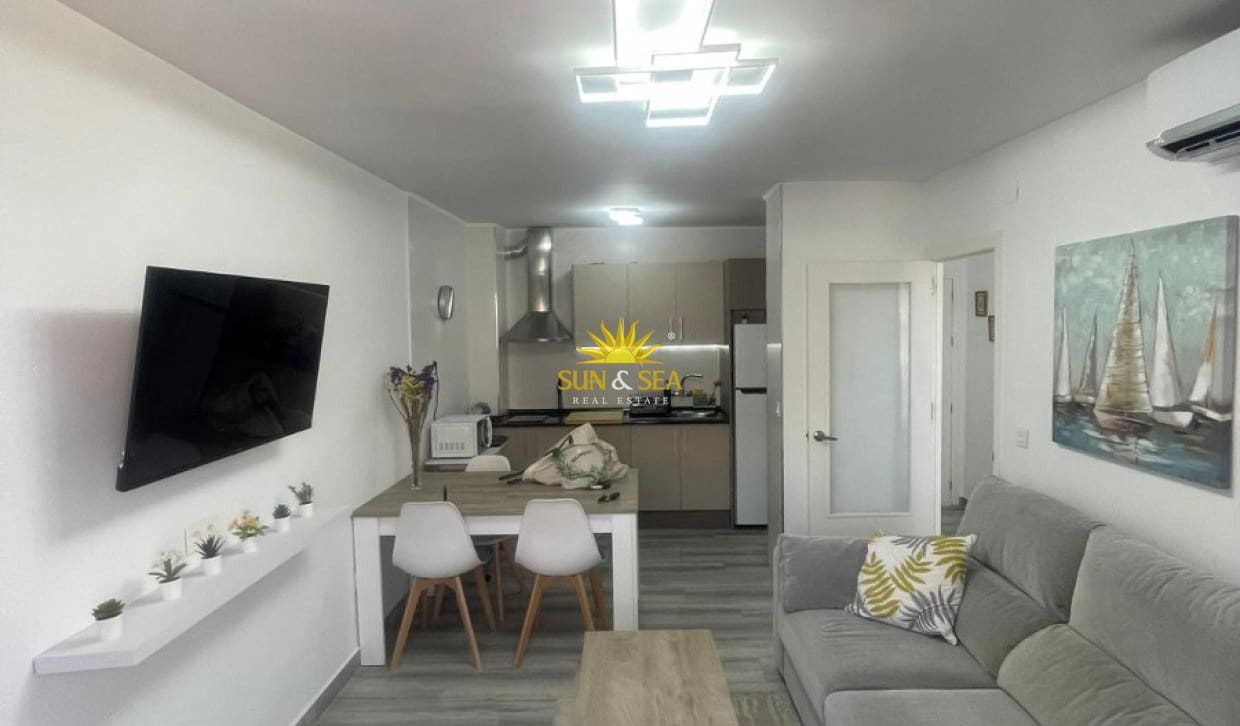 2 quarto Apartamento para arrendar em Punta Prima com piscina garagem - 900 € (Ref: 9854518)