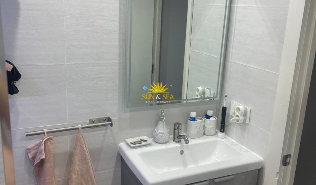 2 quarto Apartamento para arrendar em Punta Prima com piscina garagem - 900 € (Ref: 9854518)